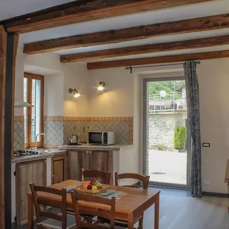 In Casola Near Torre Di Casola Apartmán